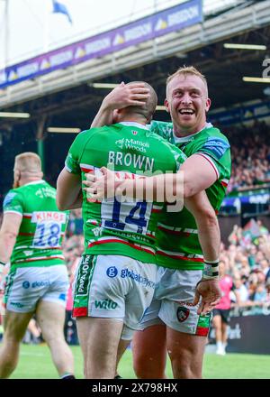 Leicester, Großbritannien. Mai 2024. Mike BROWN (Leicester Tigers) feiert einen Versuch mit Tommy REFFELL (Leicester Tigers) während des Gallagher Premiership Rugby-Spiels zwischen Leicester Tigers und Exeter Chiefs am 18. Mai 2024 im Welford Road Stadium in Leicester, Großbritannien. Foto: Mark Dunn. Nur redaktionelle Verwendung, Lizenz für kommerzielle Nutzung erforderlich. Keine Verwendung bei Wetten, Spielen oder Publikationen eines einzelnen Clubs/einer Liga/eines Spielers. Quelle: UK Sports Pics Ltd/Alamy Live News Stockfoto