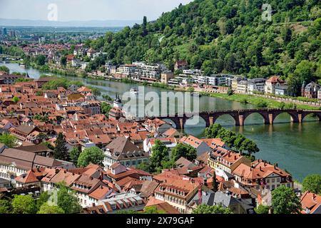 Blick auf die Alte Brücke und die Stadt Heidelberg von der Scheffel-Terrasse, Heidelberg, Baden-Württemberg, Deutschland Stockfoto