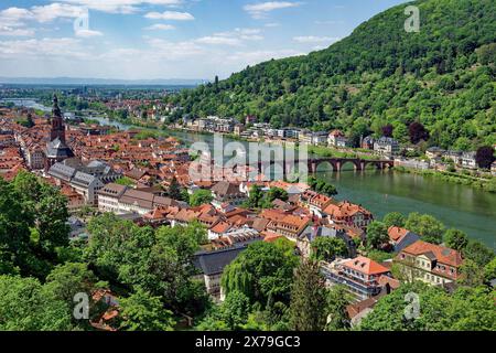 Blick auf die Alte Brücke und die Stadt Heidelberg von der Scheffel-Terrasse, Heidelberg, Baden-Württemberg, Deutschland Stockfoto