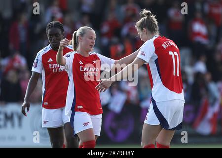 Borehamwood, Großbritannien. Mai 2024. Vivianne Miedema und Beth Mead von Arsenal Women nach dem FA Women's Super League-Spiel zwischen Arsenal Women und Brighton & Hove Albion Women am 18. Mai 2024 in Meadow Park, Borehamwood, England. Foto von Joshua Smith. Nur redaktionelle Verwendung, Lizenz für kommerzielle Nutzung erforderlich. Keine Verwendung bei Wetten, Spielen oder Publikationen eines einzelnen Clubs/einer Liga/eines Spielers. Quelle: UK Sports Pics Ltd/Alamy Live News Stockfoto