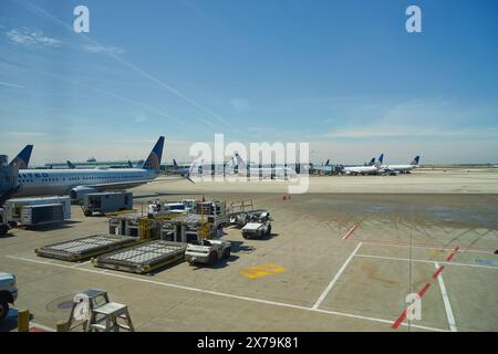 CHICAGO, IL - 05. APRIL 2016: Chicago O'Hare International Airport tagsüber. O'Hare ist ein wichtiger internationaler Flughafen, der Chicago bedient. Stockfoto