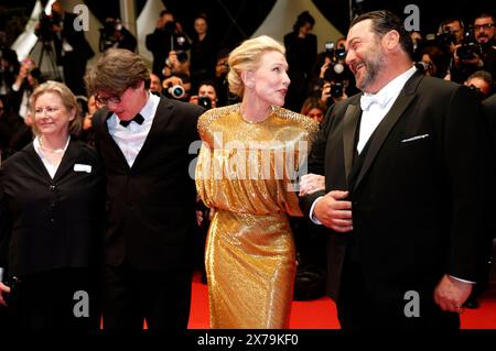 Liz Jarvis, Philipp Kreuzer, Cate Blanchett und Denis Menochet bei der Premiere des Kinofilms Gerüchte auf dem Festival de Cannes 2024 / 77. Internationale Filmfestspiele von Cannes im Palais des Festivals. Cannes, 18.05.2024 *** Liz Jarvis, Philipp Kreuzer, Cate Blanchett und Denis Menochet bei der Premiere des Spielfilms Gerüchte beim Festival de Cannes 2024 77 Internationale Filmfestspiele Cannes im Palais des Festivals Cannes, 18 05 2024 Foto:xD.xBedrosianx/xFuturexImagex Rumours 4513 Stockfoto