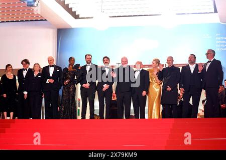 Fritzi Adelman, Philipp Kreuzer, Liz Jarvis, Charles Dance, Nikki Amuka-Bird, Galen Johnson, Evan Johnson, Guy Maddin, Rolando Ravello Cate Blanchett, Roy Dupuis, Denis MÃ nochet und Gast bei der Premiere des Kinofilms Gerüchte auf dem Festival de Cannes 2024 / 77. Internationale Filmfestspiele von Cannes im Palais des Festivals. Cannes, 18.05.2024 *** Fritzi Adelman, Philipp Kreuzer, Liz Jarvis, Charles Dance, Nikki Amuka Bird, Galen Johnson, Evan Johnson, Guy Maddin, Rolando Ravello Cate Blanchett, Roy Dupuis, Denis MÃ nochet und Gast bei der Premiere des Spielfilms Gerüchte am Festiv Stockfoto