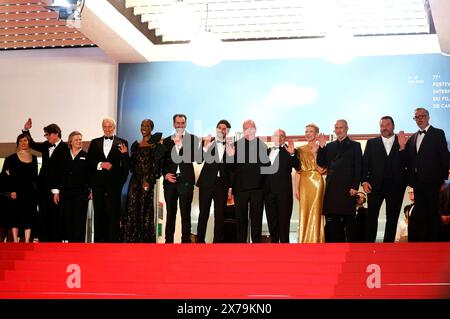 Fritzi Adelman, Philipp Kreuzer, Liz Jarvis, Charles Dance, Nikki Amuka-Bird, Galen Johnson, Evan Johnson, Guy Maddin, Rolando Ravello Cate Blanchett, Roy Dupuis, Denis MÃ nochet und Gast bei der Premiere des Kinofilms Gerüchte auf dem Festival de Cannes 2024 / 77. Internationale Filmfestspiele von Cannes im Palais des Festivals. Cannes, 18.05.2024 *** Fritzi Adelman, Philipp Kreuzer, Liz Jarvis, Charles Dance, Nikki Amuka Bird, Galen Johnson, Evan Johnson, Guy Maddin, Rolando Ravello Cate Blanchett, Roy Dupuis, Denis MÃ nochet und Gast bei der Premiere des Spielfilms Gerüchte am Festiv Stockfoto