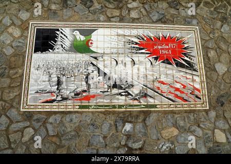 Gefliestes Wandbild in Algier, das das Pariser Massaker vom 17. Oktober 1961 darstellt Stockfoto