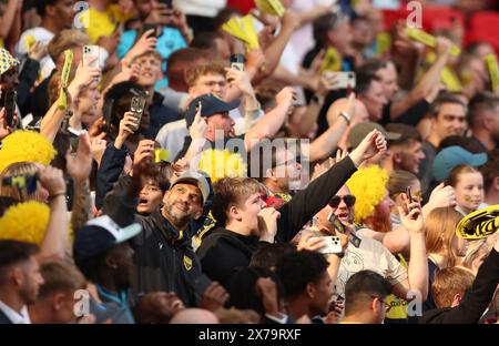 London, Großbritannien. Mai 2024. Fans von Oxford United beim Bolton Wanderers FC gegen Oxford United FC SKY BET EFL League One Play-Off Finale im Wembley Stadium, London, England, Großbritannien am 18. Mai 2024 Credit: Every Second Media/Alamy Live News Stockfoto