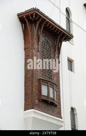 Fenster des Wilaya-Gebäudes in Algier Stockfoto