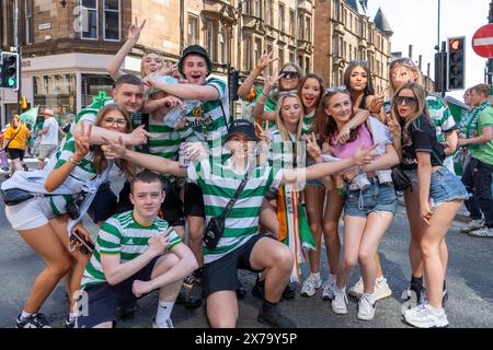 Glasgow, Schottland, Großbritannien. Mai 2024. Fans des Celtic FC treffen sich im Trongate-Viertel von Glasgow, um ihren dritten Sieg in Folge zu feiern. Gutschrift: R.. Gass/Alamy Live News Stockfoto