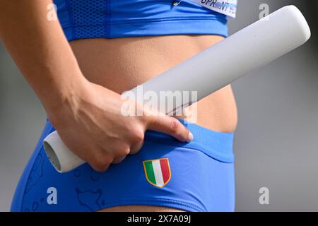 Rom, Italien. Mai 2024. Ein italienischer Nationalspieler hält den Stab beim „Rome 2024 Sprint Festival“ am 18. Mai 2024 im stadio dei Marmi in Rom (Italien). Quelle: Insidefoto di andrea staccioli/Alamy Live News Stockfoto