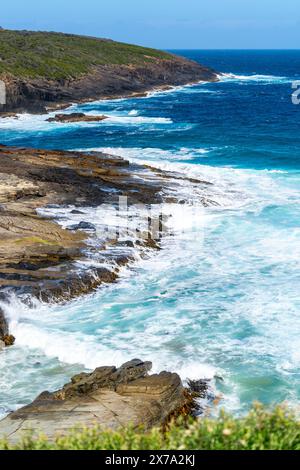 Blick auf die Küste von Maingon Bay von Lookout, Maingon Bay Tasman Peninsula, Tasmanien Stockfoto