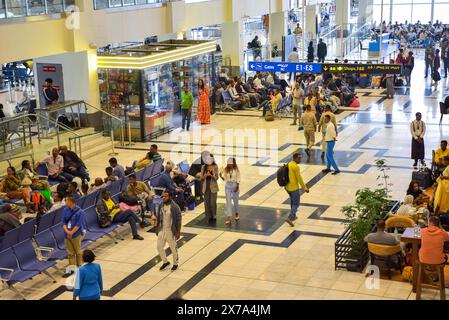 Addis Abeba. Mai 2024. Dieses Foto vom 18. Mai 2024 zeigt das Innere des neu errichteten Passagierterminals am Bole International Airport in Addis Abeba, Äthiopien. Ethiopian Airlines, Afrikas größte und am schnellsten wachsende Fluggesellschaft, weihte am Samstag in Addis Abeba, der Hauptstadt Äthiopiens, ein in China gebautes Passagierterminal ein. Quelle: Michael Tewelde/Xinhua/Alamy Live News Stockfoto