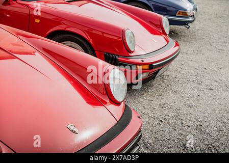 enns, österreich, 11. Mai 2024, Oldtimertreffen auf Schloss ennsegg, Oldtimer porsche 911 Sportwagen *** enns, österreich, 11. mai 2024, oldtimertreffen auf schloss ennsegg, Vintage porsche 911 Sportwagen Copyright: XW. Simlingerx Stockfoto