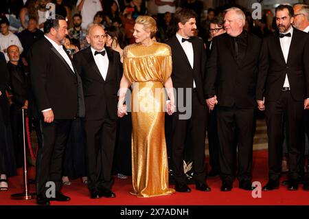 Denis Menochet, Rolando Ravello, Cate Blanchett, Evan Johnson, Guy Maddin und Galen Johnson bei der Premiere des Kinofilms 'Rumours' auf dem Festival de Cannes 2024 / 77. Internationale Filmfestspiele von Cannes im Palais des Festivals. Cannes, 18.05.2024 Stockfoto