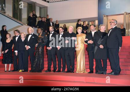 18. Mai 2024, Cannes, Frankreich: CANNES, FRANKREICH - 18. MAI: (L-R) Denis Menochet, Rolando Ravello, Cate Blanchett, Evan Johnson und Guy Maddin nehmen am 77. Jährlichen Filmfestival in Cannes am 18. Mai 2024 in Cannes Teil. (Kreditbild: © Frederick Injimbert/ZUMA Press Wire) NUR REDAKTIONELLE VERWENDUNG! Nicht für kommerzielle ZWECKE! Stockfoto