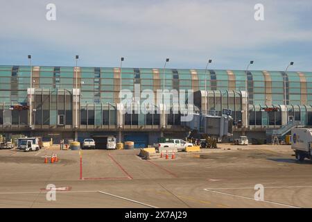 CHICAGO, IL - 5. APRIL 2016: Blick aus einem Flugzeug während des Rollens am Chicago O'Hare International Airport. O'Hare ist ein großer internationaler Flughafen Stockfoto