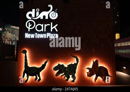 HONGKONG, CHINA - 4. DEZEMBER 2023: Dino Park am New Town Plaza in Sha Tin, Hongkong. Stockfoto