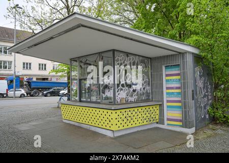 Kulturkiosk, ehemaliges CafÃ und Eisdiele, Alter Kiosk in Zehlendorf Mitte, Teltower Damm / Potsdamer Chaussee, Zehlendorf, Steglitz-Zehlendorf, Berlin, Deutschland *** Kulturkiosk, ehemaliges Café und Eisdiele, alter Kiosk in Zehlendorf Mitte, Teltower Damm Potsdamer Chaussee, Zehlendorf, Steglitz Zehlendorf, Berlin, Deutschland Stockfoto