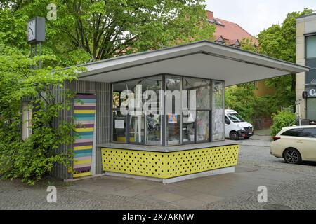 Kulturkiosk, ehemaliges CafÃ und Eisdiele, Alter Kiosk in Zehlendorf Mitte, Teltower Damm / Potsdamer Chaussee, Zehlendorf, Steglitz-Zehlendorf, Berlin, Deutschland *** Kulturkiosk, ehemaliges Café und Eisdiele, alter Kiosk in Zehlendorf Mitte, Teltower Damm Potsdamer Chaussee, Zehlendorf, Steglitz Zehlendorf, Berlin, Deutschland Stockfoto