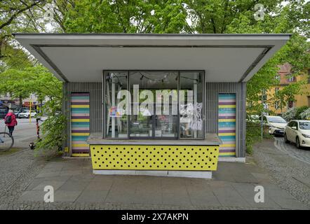 Kulturkiosk, ehemaliges CafÃ und Eisdiele, Alter Kiosk in Zehlendorf Mitte, Teltower Damm / Potsdamer Chaussee, Zehlendorf, Steglitz-Zehlendorf, Berlin, Deutschland *** Kulturkiosk, ehemaliges Café und Eisdiele, alter Kiosk in Zehlendorf Mitte, Teltower Damm Potsdamer Chaussee, Zehlendorf, Steglitz Zehlendorf, Berlin, Deutschland Stockfoto