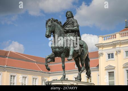 Reiterdenkmal Friedrich Wilhelm der große Kurfürst, Charlottenburger Schloss, Charlottenburg, Berlin, Deutschland *** Reiterdenkmal Friedrich Wilhelm des Großen Kurfürsten, Schloss Charlottenburg, Berlin, Deutschland Stockfoto