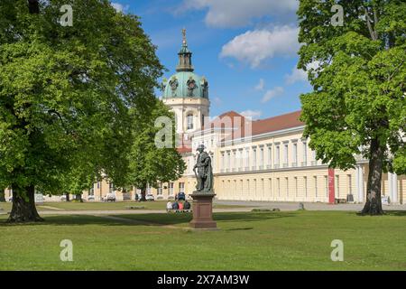 Denkmal Friedrich der große, neuer Flügel, Schloß Charlottenburg, Spandauer Damm, Charlottenburg, Berlin, Deutschland *** Denkmal Friedrichs des Großen, neuer Flügel, Schloss Charlottenburg, Spandauer Damm, Charlottenburg, Berlin, Deutschland Stockfoto