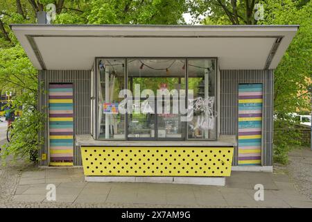 Kulturkiosk, ehemaliges CafÃ und Eisdiele, Alter Kiosk in Zehlendorf Mitte, Teltower Damm / Potsdamer Chaussee, Zehlendorf, Steglitz-Zehlendorf, Berlin, Deutschland *** Kulturkiosk, ehemaliges Café und Eisdiele, alter Kiosk in Zehlendorf Mitte, Teltower Damm Potsdamer Chaussee, Zehlendorf, Steglitz Zehlendorf, Berlin, Deutschland Stockfoto