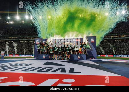 Lissabon, Portugal. Mai 2024. Das Team von Sporting feiert während des Liga Portugal Spiels zwischen Sporting CP und GD Chaves im Estadio Jose Alvalade. Endpunktzahl Sporting 3: 0 Chaves. Quelle: SOPA Images Limited/Alamy Live News Stockfoto