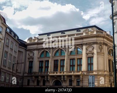 Prag, Tschechische Republik - 10. Mai 2024: Gebäude der Tschechischen Volksbank Stockfoto