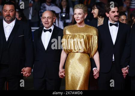 Cannes, Frankreich. Mai 2024. Denis Menochet, Rolando Ravello, Cate Blanchett und Evan Johnson nehmen am 77. Jährlichen Filmfestival in Cannes am 18. Mai 2024 im Palais des Festivals Teil. (Kreditbild: © Beata Zawrzel/ZUMA Press Wire) NUR REDAKTIONELLE VERWENDUNG! Nicht für kommerzielle ZWECKE! Stockfoto