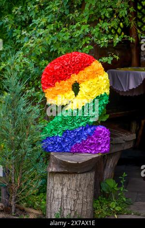 Abbildung 2. Konzept. Einrichtung Nr. 2. Das Dekor ist handgefertigt aus Papier. Stockfoto