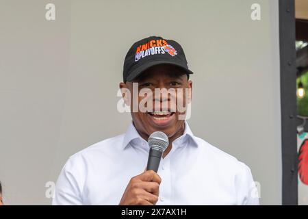 New York, Usa. Mai 2024. Der Bürgermeister von New York City, Eric Adams, hält Vorträge auf dem „First Night Festival“ von Indonesian Culinary Enthusiasten, Inc. Im Culture Lab in Long Island City im Queens Borough von New York City. Quelle: SOPA Images Limited/Alamy Live News Stockfoto
