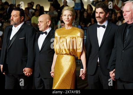 Cannes, Frankreich. Mai 2024. Denis Menochet, Rolando Ravello, Cate Blanchett, Evan Johnson und Guy Maddin nehmen am 18. Mai 2024 am 77. Filmfestival in Cannes im Palais des Festivals Teil Stockfoto