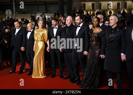 Cannes, Frankreich. Mai 2024. Denis Menochet, Rolando Ravello, Cate Blanchett, Evan Johnson und Guy Maddin nehmen am 18. Mai 2024 am 77. Filmfestival in Cannes im Palais des Festivals Teil Stockfoto
