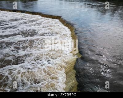 Luftaufnahme des Venta Rapid (Ventas Rumba) Wasserfalls im Frühling Stockfoto
