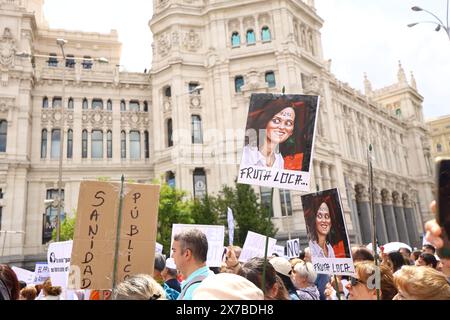 Madrid, Spanien. Mai 2024. Tausende von Menschen versammeln sich auf der Plaza de Cibeles, um gegen das Management der öffentlichen Gesundheit in Spanien zu demonstrieren. Quelle: Hazhard Espinoza Vallejos/Alamy Live News Stockfoto