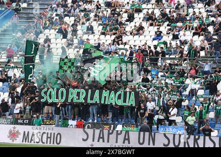 Reggio Emilia, Italien. Mai 2024. Foto Gianni Santandrea/LaPresse 19 maggio 2024 Reggio Emilia, Italia - Sport, calcio - Sassuolo vs Cagliari - Campionato di calcio Serie A Tim 2023/2024 - Stadio Mapei. Nella Foto: tifo SassuoloFoto Gianni Santandrea/LaPresse 19. Mai 2024 Reggio Emilia, Italien - Sport, Fußball - Sassuolo vs Caglairi - Serie A Tim 2023/2024 Fußballmeisterschaft - Mapei Stadium. Im Bild: Supporter Sassuolo Credit: LaPresse/Alamy Live News Stockfoto