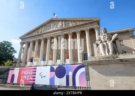 VENUS DE MILO ÜBT SPORT FÜR PARIS 2024 ASSEMBLEE NATIONALE PARIS Stockfoto