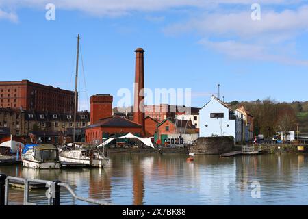 Bristol, England - 29. März 2024: Wunderschöne Aussicht auf das Dock im Hafengebiet von Bristol Stockfoto