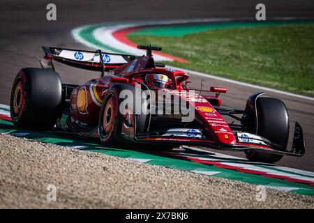 Der monegassische Fahrer Charles Leclerc von Scuderia Ferrari tritt im Qualifying des Großen Preises der Emilia Romagna an. (Foto: Andreja Cencic / SOPA Images/SIPA USA) Stockfoto