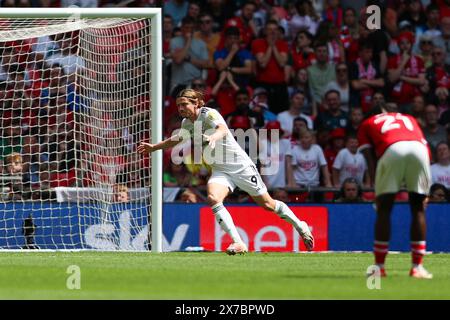 Danilo Orsi-Dadomo von Crawley Town feiert das erste Tor ihrer Mannschaft im Play-off-Finale der Sky Bet League Two im Wembley Stadium in London. Bilddatum: Sonntag, 19. Mai 2024. Stockfoto