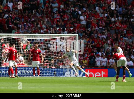 Danilo Orsi-Dadomo von Crawley Town feiert das erste Tor ihrer Mannschaft im Play-off-Finale der Sky Bet League Two im Wembley Stadium in London. Bilddatum: Sonntag, 19. Mai 2024. Stockfoto