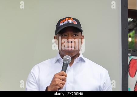 New York, New York, USA. Mai 2024. (NEU) Bürgermeister Adams überbringt Kommentare beim Indonesian Festival. 18. Mai 2024, New York, New York, USA: Der Bürgermeister von New York, Eric Adams, hält am 18. Mai 2024 im Queens Borough von New York City eine Rede auf dem „First Night Festival“ der indonesischen Kulinaristen, Inc. Im Culture Lab, Long Island City. (Foto: M10s/TheNews2) (Foto: M10s/Thenews2/Zumapress) (Bild: © Ron Adar/TheNEWS2 Via ZUMA Press Wire) NUR ZUR REDAKTIONELLEN VERWENDUNG! Nicht für kommerzielle ZWECKE! Stockfoto