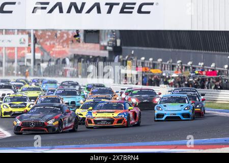 Start des Rennens, 15 PAPADOPULOS Alexandre (usa), IBANEZ TRULLOLS Liuc (Spa), NM Racing Team, Mercedes-AMG GT4, Action in der 2. Runde der GT4 European Series 2024 mit Rafa Racing Club auf dem Misano World Circuit Marco Simoncelli, 17. Bis 19. Mai, 2024 in Misano Adriatico, Italien Stockfoto