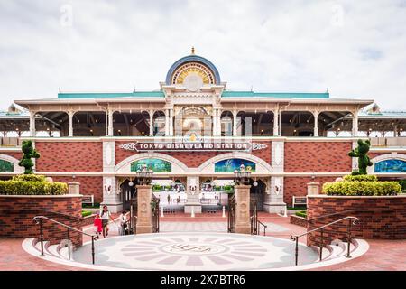 Bahnhofseingang zum Tokyo Disneyland vom Disney Resort. Stockfoto