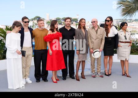 Camille, Clement Ducol, Damien Jalet, Selena Gomez, Edgar Ramíirez, Zoe Saldana, Jacques Audiard, Karla Sofia Gascon und Adriana Paz beim Photocall zum Kinofilm 'Emilia Perez' auf dem Festival de Cannes 2024 / 77. Internationale Filmfestspiele von Cannes am Palais des Festivals. Cannes, 19.05.2024 Stockfoto