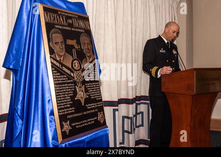 Verleihung der Gedenktafel zum Gedenken an die Empfänger der US-Ehrenmedaille, Lieutenant Commander George L. Street III und Lawson 'Red' Ramage Stockfoto