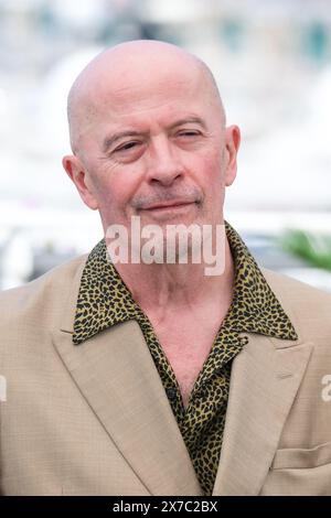 Cannes, Frankreich. Mai 2024. Jacques Audiard posiert beim Fotocall für Emilia Perez während des 77. Festivals de Cannes. Foto von Julie Edwards./Alamy Live News Stockfoto