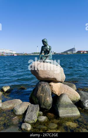 Die kleine Meerjungfrau (Statue), Kopenhagen, Dänemark, von dem Bildhauer Edvard Eriksen. Basierend auf dem Märchen von Hans Christian Andersen aus dem Jahr 1837, Stockfoto