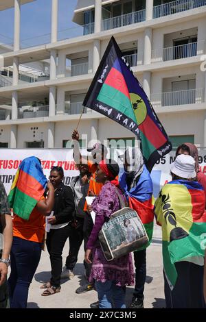 © PHOTOPQR/LA PROVENCE/Valerie Vrel ; Marseille ; 19/05/2024 ; Manifestation de la diaspora kanak aujourd'hui Porte D'Aix, et de ses soutiens LFI, PC, La jeunesse communiste. Suites aux évènements meurtiers et à l'insurection actuelle contre l'état francais colonisateur de la Nouvelle Calédonie (Kanaky) depuis 1853, une guerre civile EST en marche et le peuple appelle dans sa majorité à l'indépendance de l'île Vis à de la métropole francaise. Marseille, Frankreich, 19. Mai 2024 Demonstration der Kanak-Diaspora heute in Porte D'Aix und ihrer Unterstützer LFI, PC, Kommunistische Jugend. Foll Stockfoto