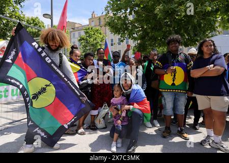 © PHOTOPQR/LA PROVENCE/Valerie Vrel ; Marseille ; 19/05/2024 ; Manifestation de la diaspora kanak aujourd'hui Porte D'Aix, et de ses soutiens LFI, PC, La jeunesse communiste. Suites aux évènements meurtiers et à l'insurection actuelle contre l'état francais colonisateur de la Nouvelle Calédonie (Kanaky) depuis 1853, une guerre civile EST en marche et le peuple appelle dans sa majorité à l'indépendance de l'île Vis à de la métropole francaise. Marseille, Frankreich, 19. Mai 2024 Demonstration der Kanak-Diaspora heute in Porte D'Aix und ihrer Unterstützer LFI, PC, Kommunistische Jugend. Foll Stockfoto